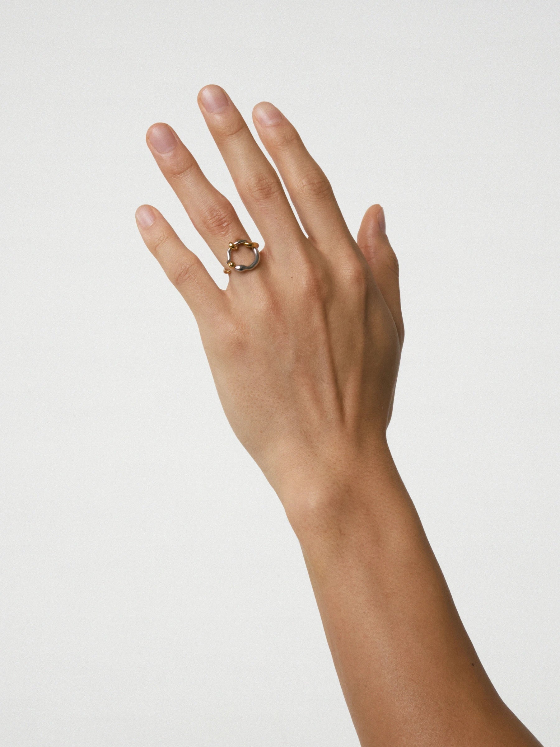Jormun Hollow Ring - Graedance - Finger